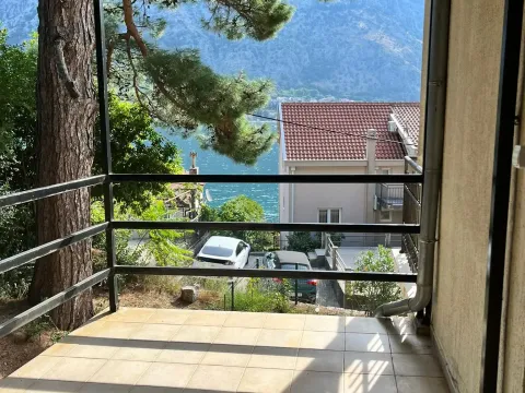 Izdavanje, stan, 88m², Kotor, Crna Gora