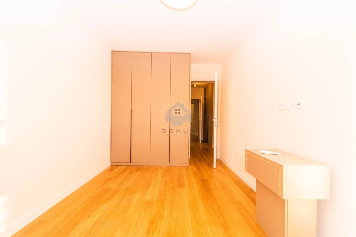 Izdavanje, dvosoban stan, 108m², Central Point, Podgorica