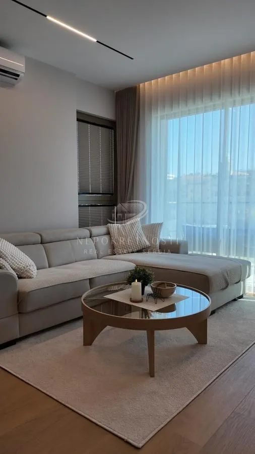 Izdavanje, trosoban stan, 73m², Savski Venac, Beograd