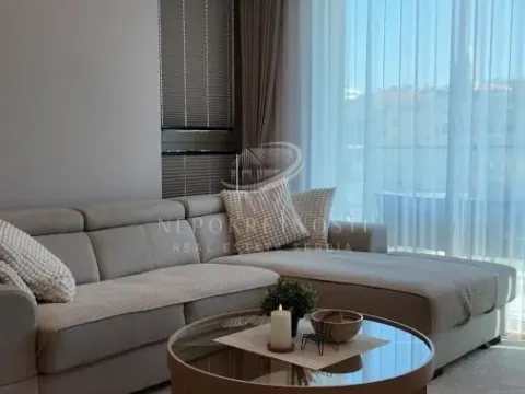 Izdavanje, trosoban stan, 73m², Savski Venac, Beograd - image 2