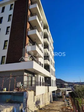 Pogled na spoljašnjost stambene zgrade sa terasama. - image 12