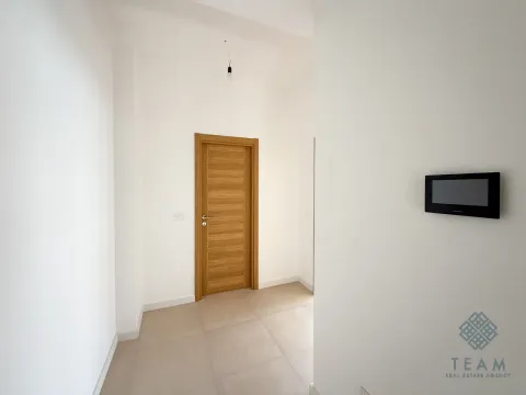 Sale, studio apartment, 33m², Momišići, Podgorica - image 4