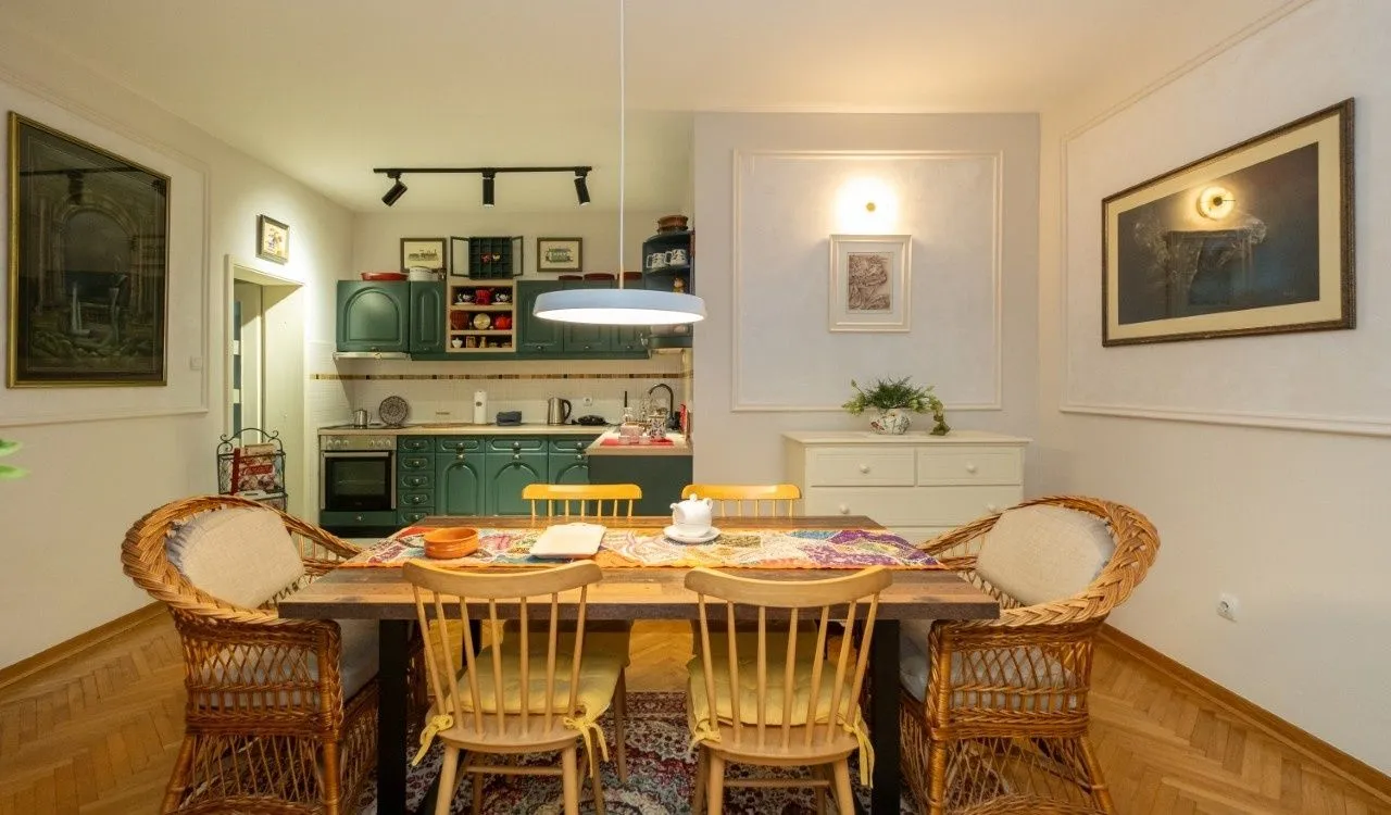 Izdavanje, trosoban stan, 145m², Momišići, Podgorica