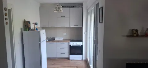 Rent, one bedroom apartment, 40m², Radanovići, Kotor - image 3