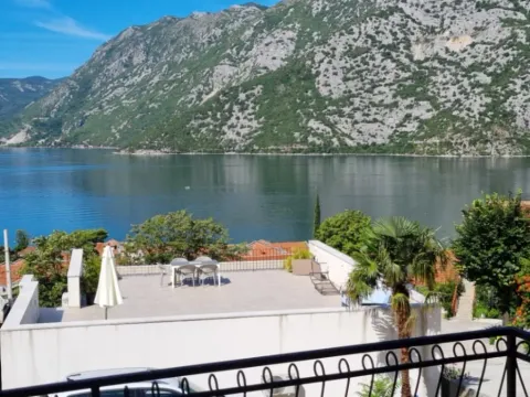 Izdavanje, četvorosoban stan, 90m2, Risan, Kotor Izdavanje, četvorosoban stan, 90m2, Risan, Kotor