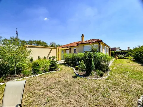 Rent, house, 194m², Tološi, Podgorica - image 12