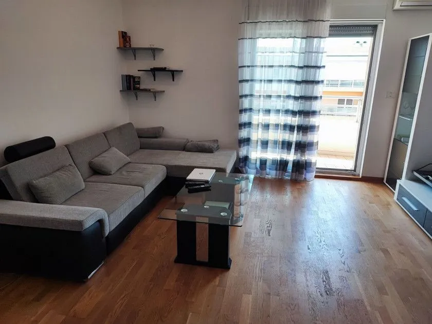 Izdavanje, dvosoban stan, 75m², City Kvart, Podgorica