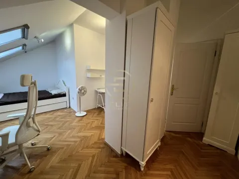 Izdavanje, četvorosoban stan, 130m², Centar, Novi Sad - image 21