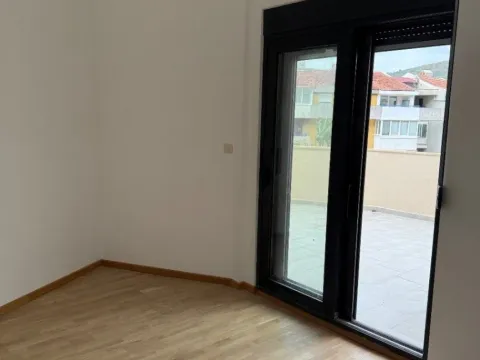 Sale, one bedroom apartment, 55m², Adok, Budva - image 13