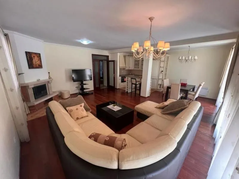 Izdavanje, dvosoban stan, 85m², Budva, Crna Gora