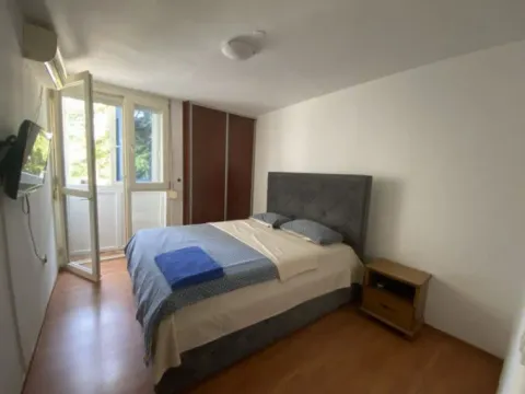 Izdavanje, dvosoban stan, 77m², Centar, Bar - image 4