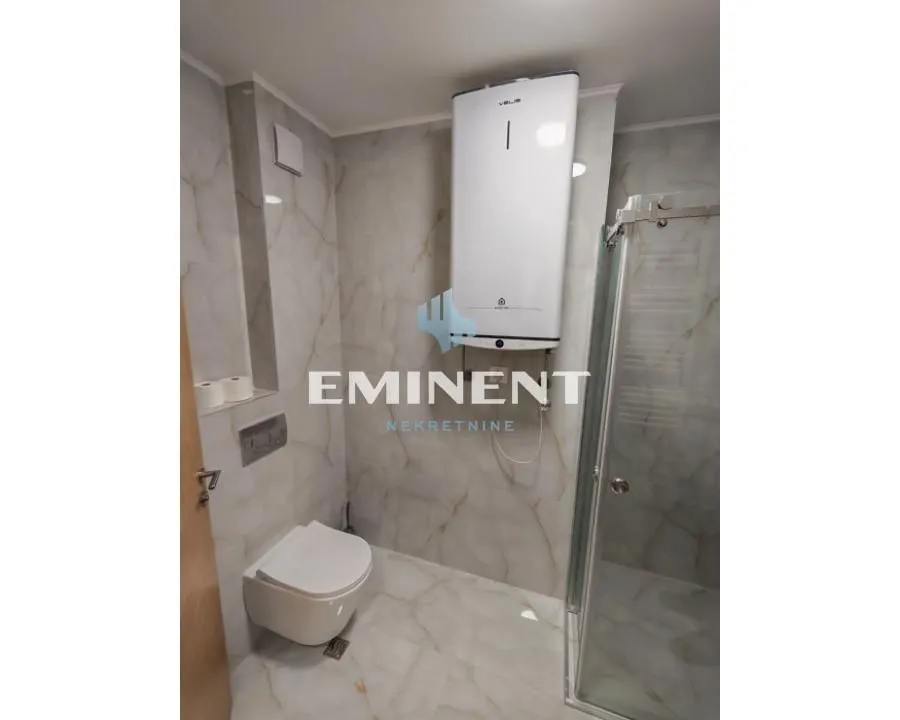 Izdavanje, trosoban stan, 77m², Savski Venac, Beograd