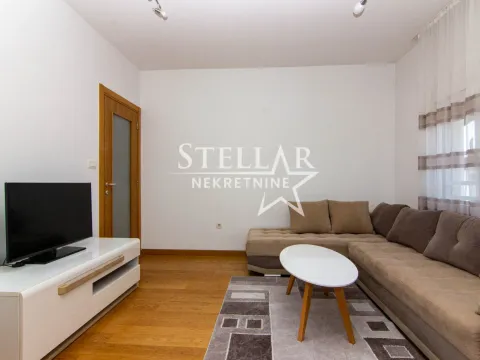 Rent, one bedroom apartment, 42m², Blok 6, Podgorica - image 1