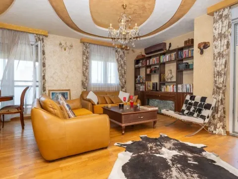 Prodaja, trosoban stan, 98m², City Kvart, Podgorica - image 2