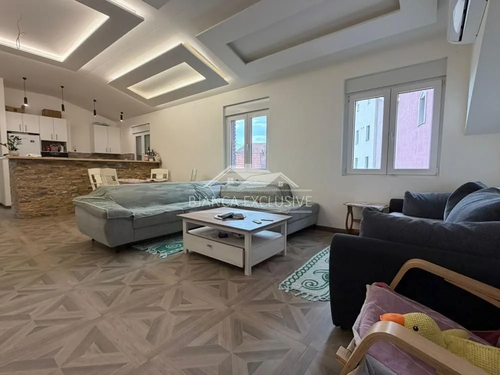 Prodaja, četvorosoban stan, 86m², Zemun Sve Podlokacije, Beograd