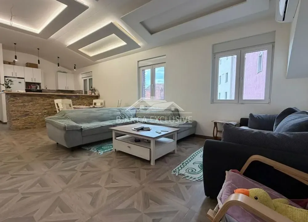 Prodaja, četvorosoban stan, 86m², Zemun Sve Podlokacije, Beograd