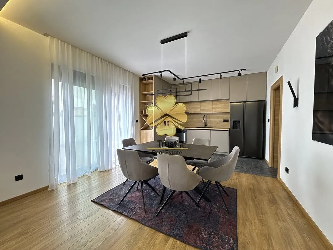 Izdavanje, kuća, 190m², Tološi, Podgorica