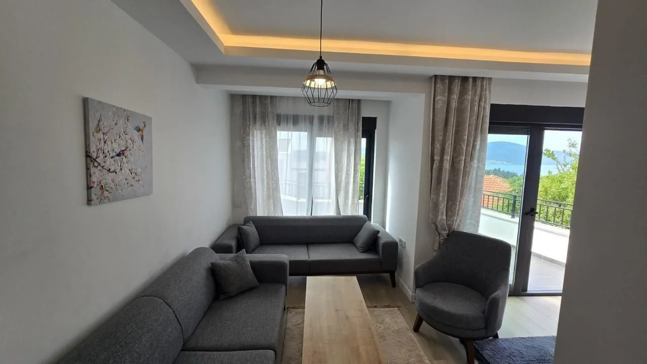 Prodaja, dvosoban stan, 57m², Tivat, Crna Gora