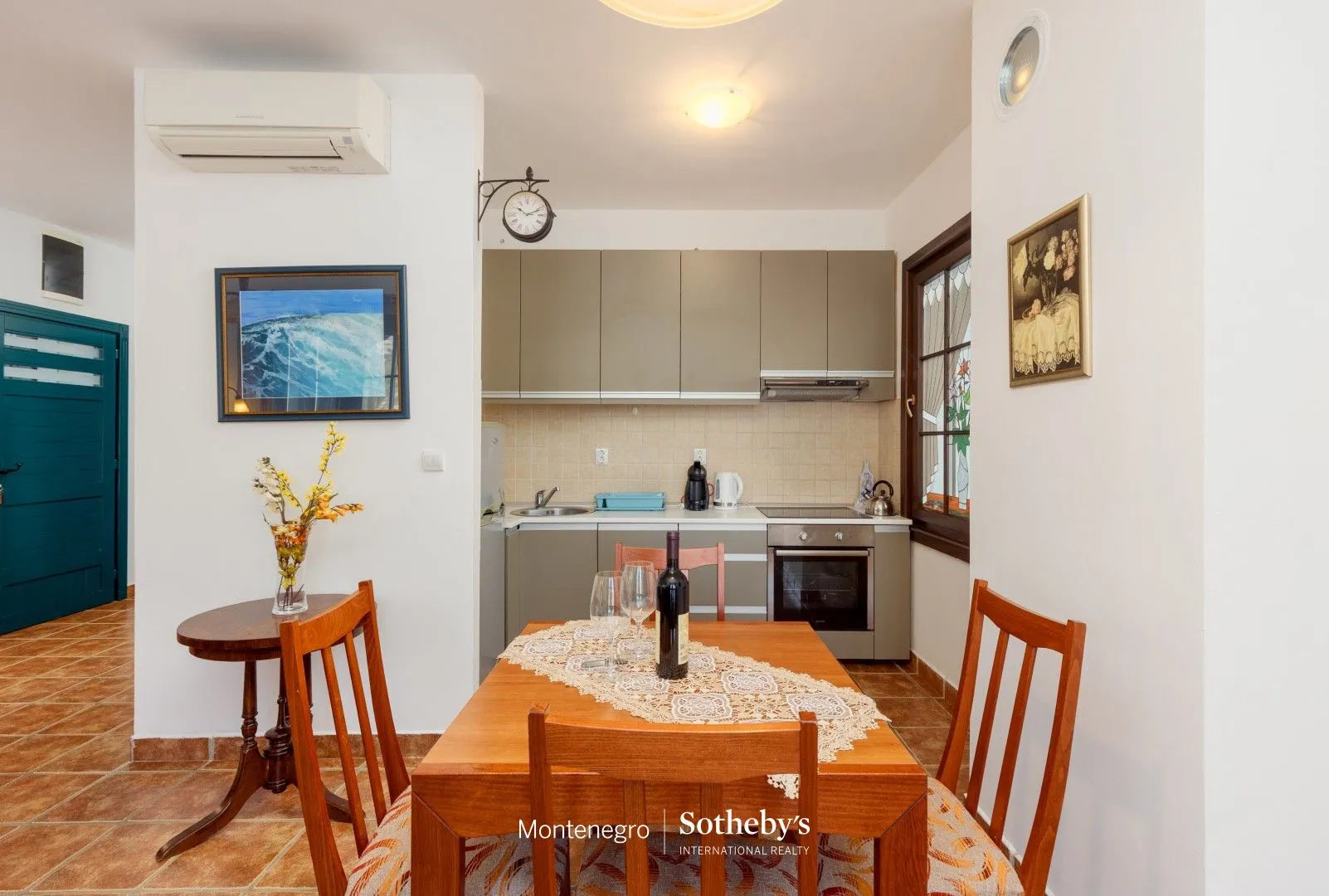 Prodaja, dvosoban stan, 84m², Kostanjica, Kotor