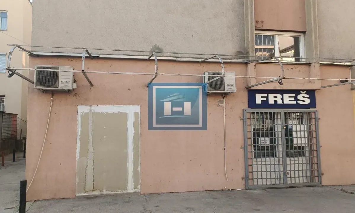 Izdavanje, poslovni prostor, 56m², Centar, Paraćin