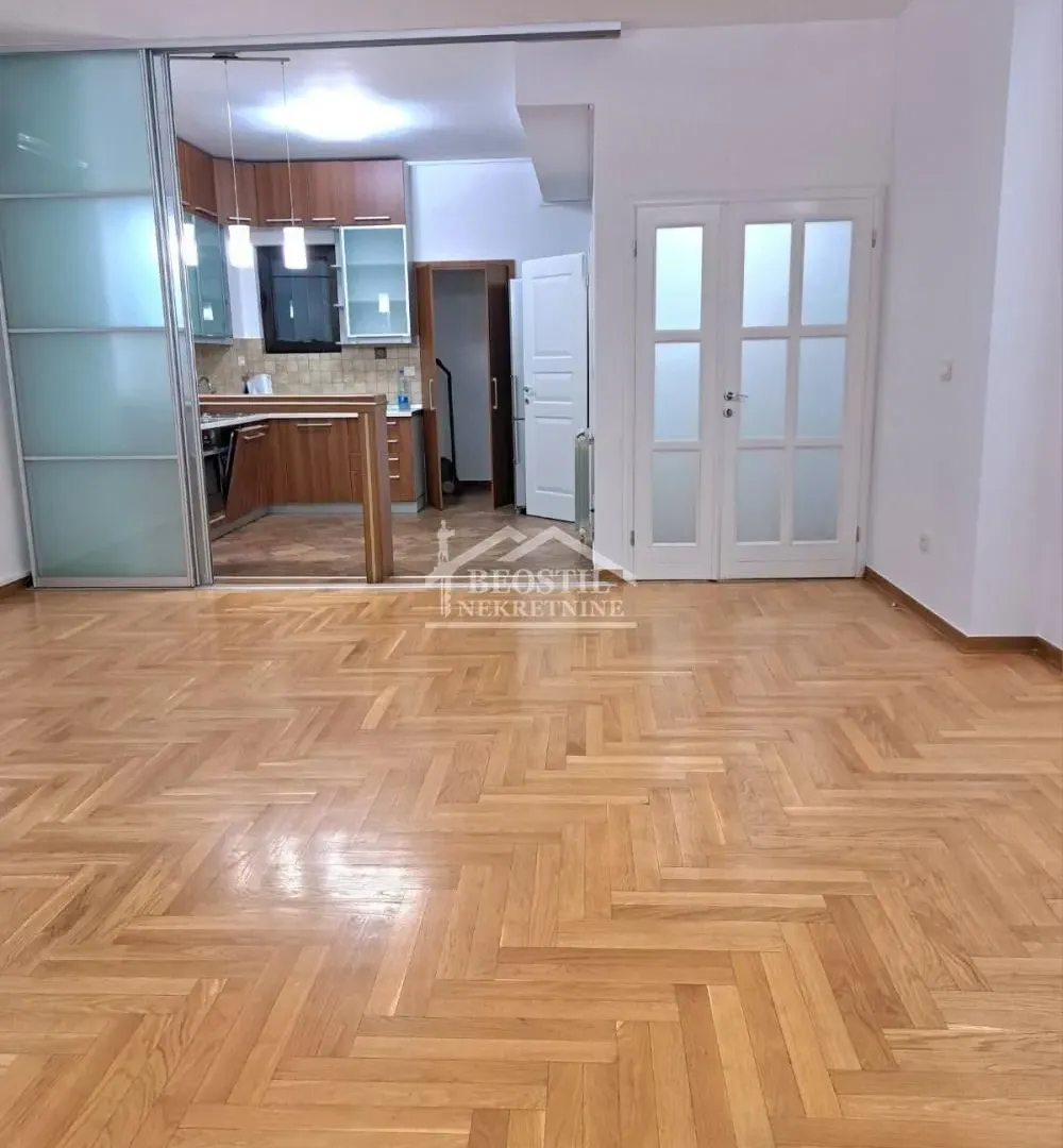 Izdavanje, četvorosoban stan, 204m², Đeram Pijaca, Beograd