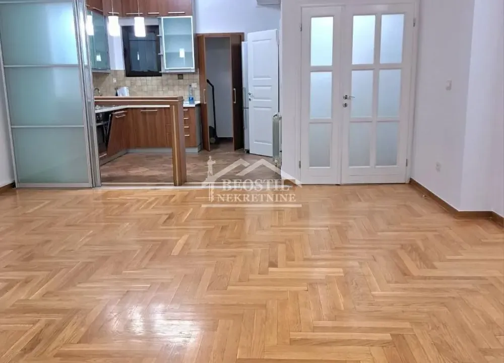 Izdavanje, četvorosoban stan, 204m², Đeram Pijaca, Beograd