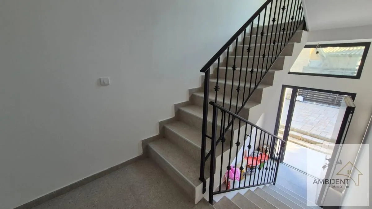 Sale, house, 233m², Čukarica, Beograd