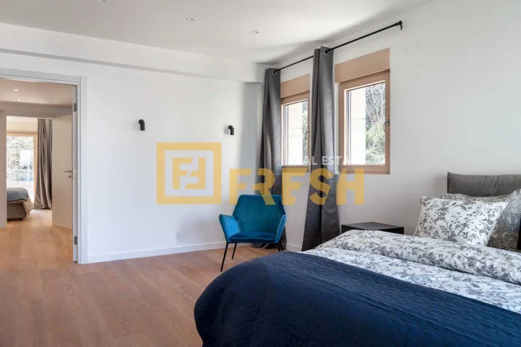 Prodaja, četvorosoban stan, 253m², Kotor, Crna Gora