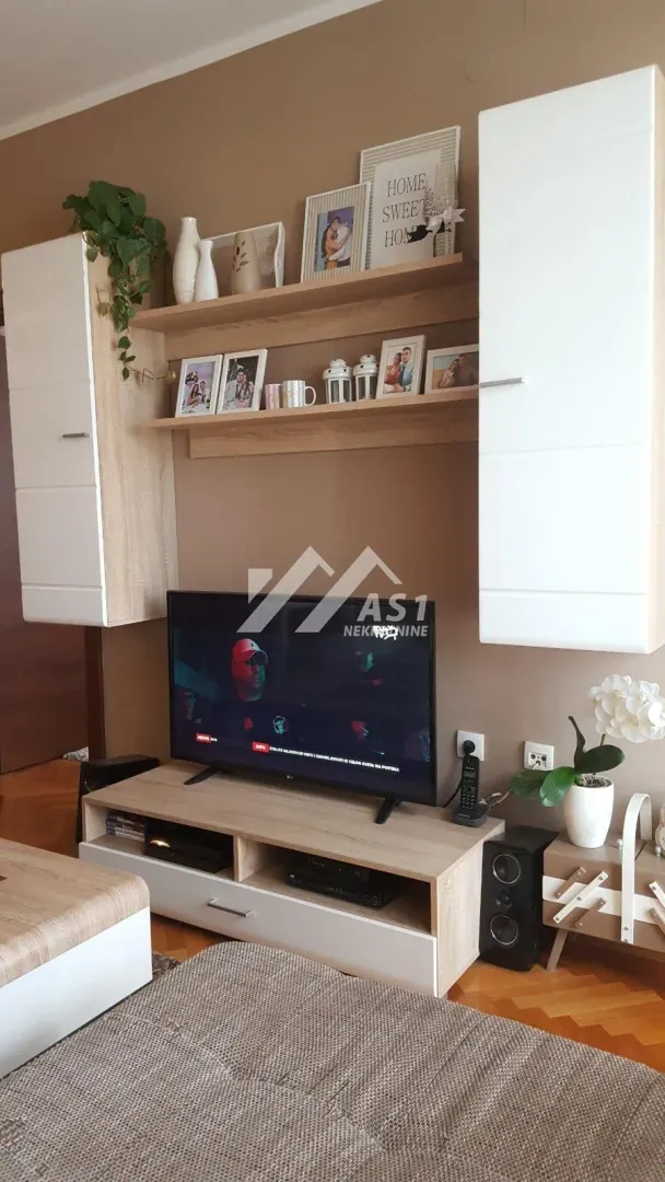 Izdavanje, jednosoban stan, 40m², Grbavica, Novi Sad Sve Podlokacije
