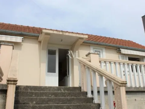 Izdavanje, jednosoban stan, 56m², Tivat, Crna Gora - image 9