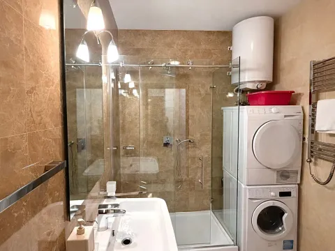 Izdavanje, dvosoban stan, 75m², Centar, Podgorica - image 5