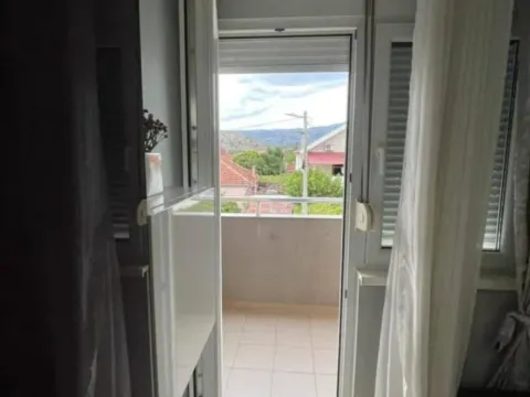 Izdavanje, dvosoban stan, 70m², City Kej, Podgorica - image 12