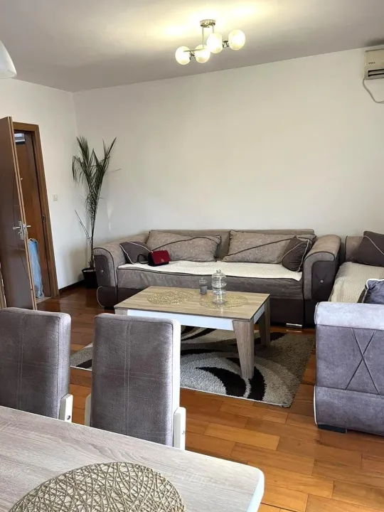 Izdavanje, dvosoban stan, 70m², Zabjelo, Podgorica