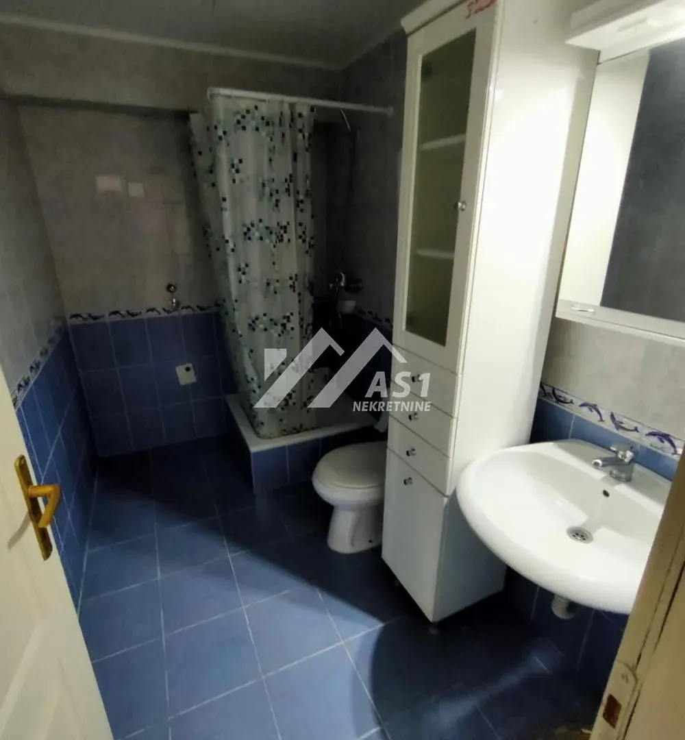 Izdavanje, četvorosoban stan, 103m², Detelinara, Novi Sad Sve Podlokacije