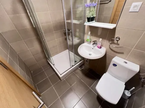 Izdavanje, dvosoban stan, 77m², Dubovica, Budva - image 10