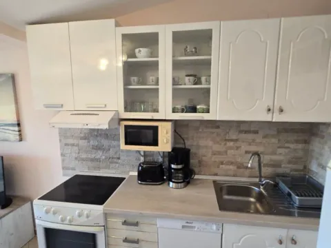 Izdavanje, jednosoban stan, 45m², Centar, Tivat - image 6