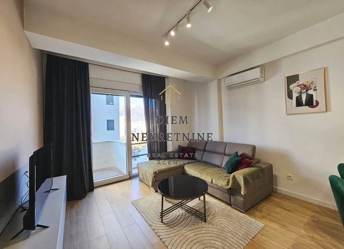 Rent, one bedroom apartment, 43m², Centar, Bar