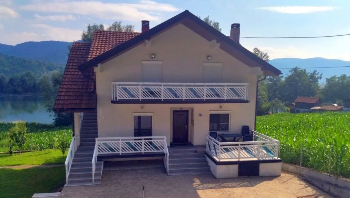 Prodaja, kuća, 270m², Mali Zvornik, Srbija