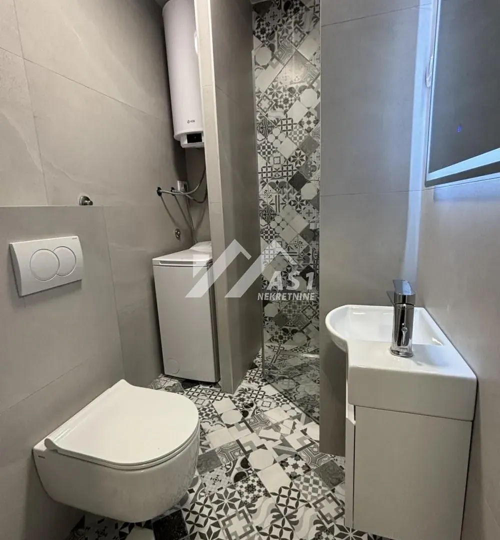 Izdavanje, dvosoban stan, 38m², Sajam, Novi Sad Sve Podlokacije