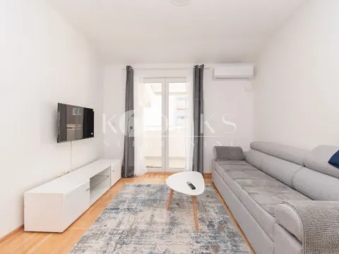 Izdavanje, dvosoban stan, 55m², Stari Aerodrom, Podgorica