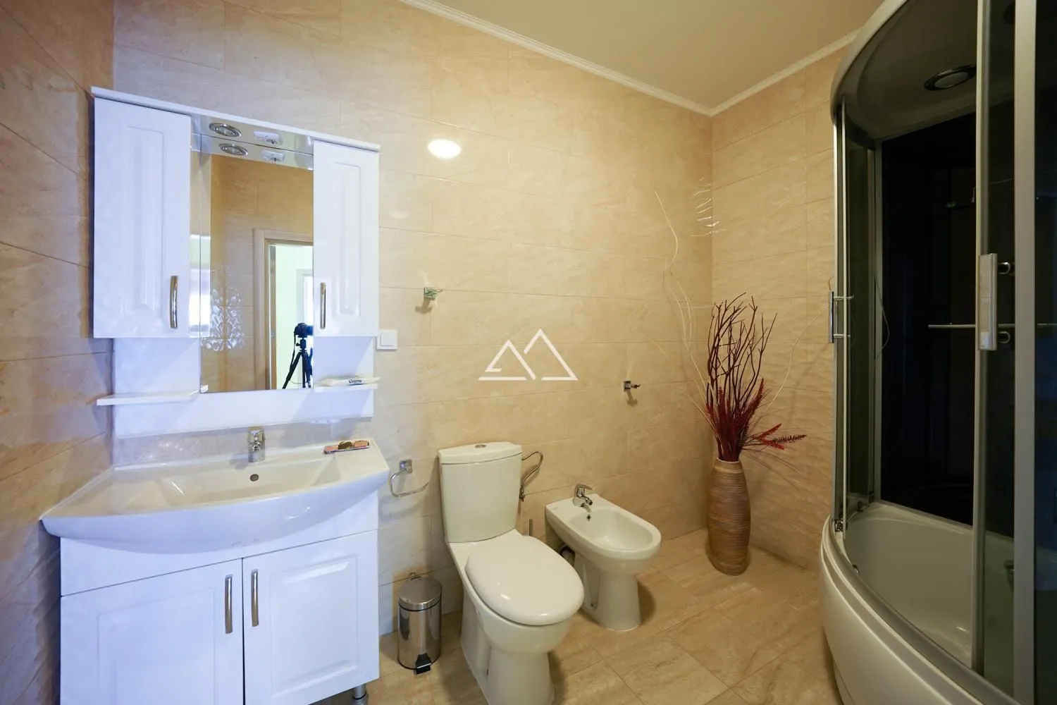 Prodaja, dvosoban stan, 242m², Dobra Voda, Budva