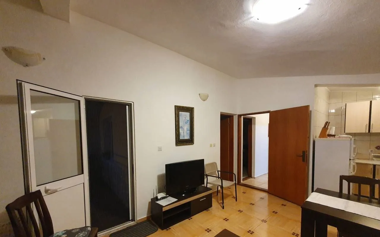 Rent, two bedroom apartment, 80m², Ilino, Bar