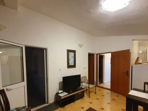 Izdavanje, dvosoban stan, 80m², Ilino, Bar - image 12