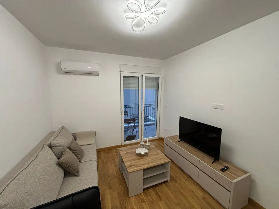 Rent, one bedroom apartment, 40m², Bijeli Do, Budva