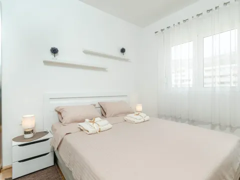 Rent, one bedroom apartment, 50m², Budva, Crna Gora - image 8