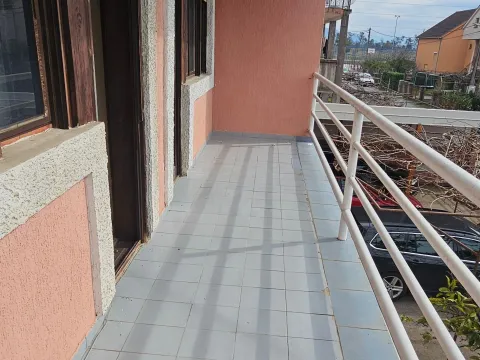 Izdavanje, trosoban stan, 120m², Zelenika, Podgorica - image 11