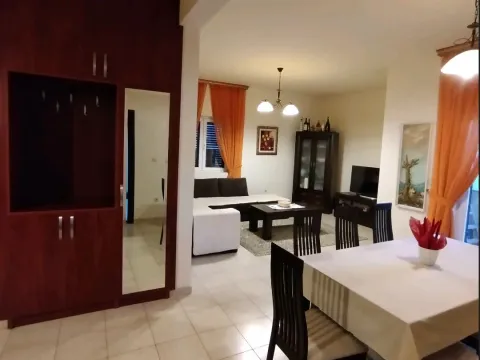 Izdavanje, jednosoban stan, 60m², Đenovići, Herceg Novi - image 11