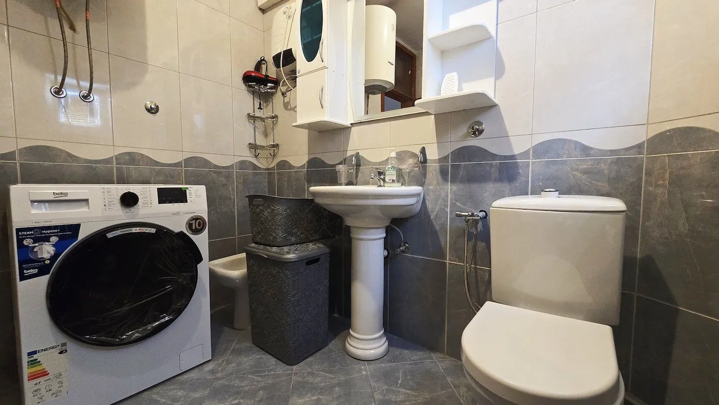 Izdavanje, kuća, 180m², Tološi, Podgorica
