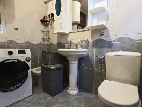 Rent, house, 180m², Tološi, Podgorica - image 40