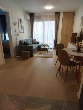 Dnevna soba sa garniturom za sedenje, trpezarijskim stolom i izlazom na terasu. - image 19